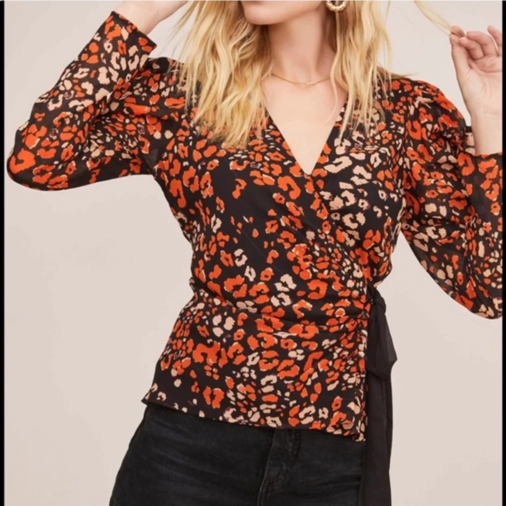Astr the Label Size Small Holiday Party Wrap‎ Leopard Print Long Sleeve Blouse